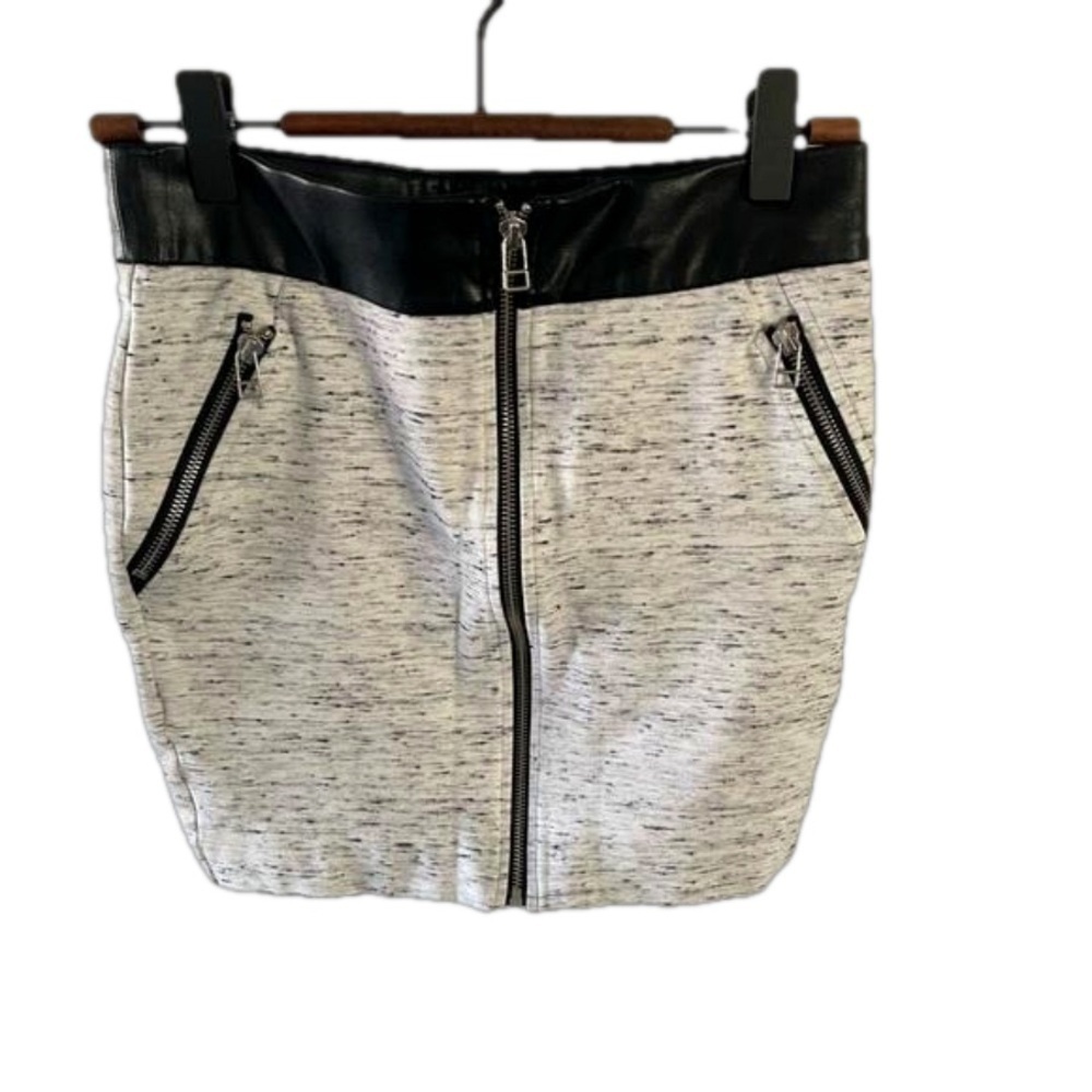 Wilfred Free Size 4 Faux Leather Trim
Zipper Skirt